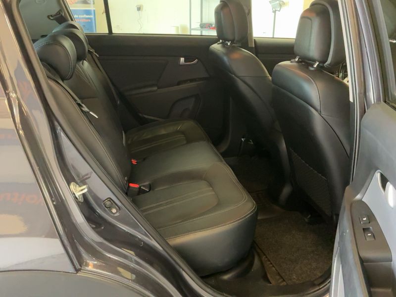 Kia Sportage 2.0 CRDi Premium 4WD — zdjęcie 14
