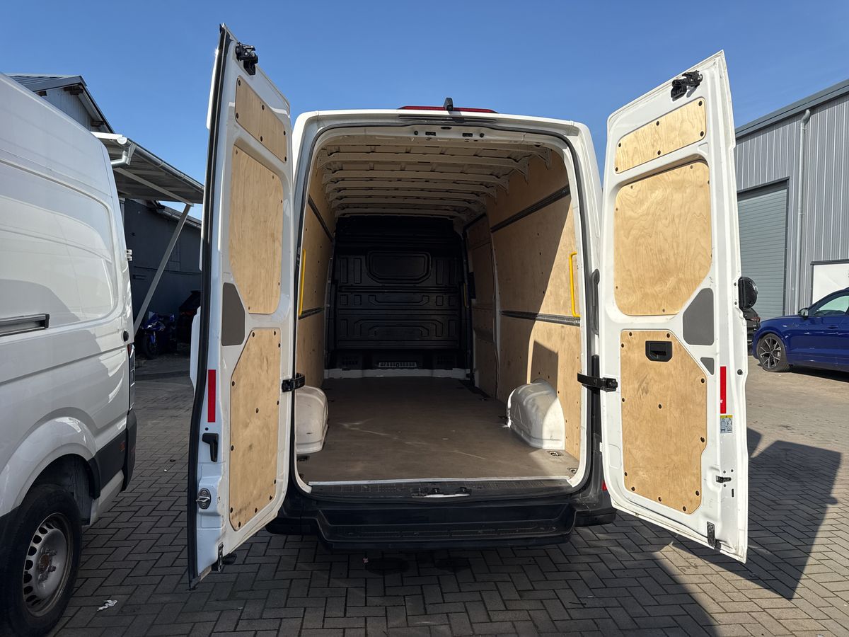 Volkswagen Crafter 2022 — photo 10