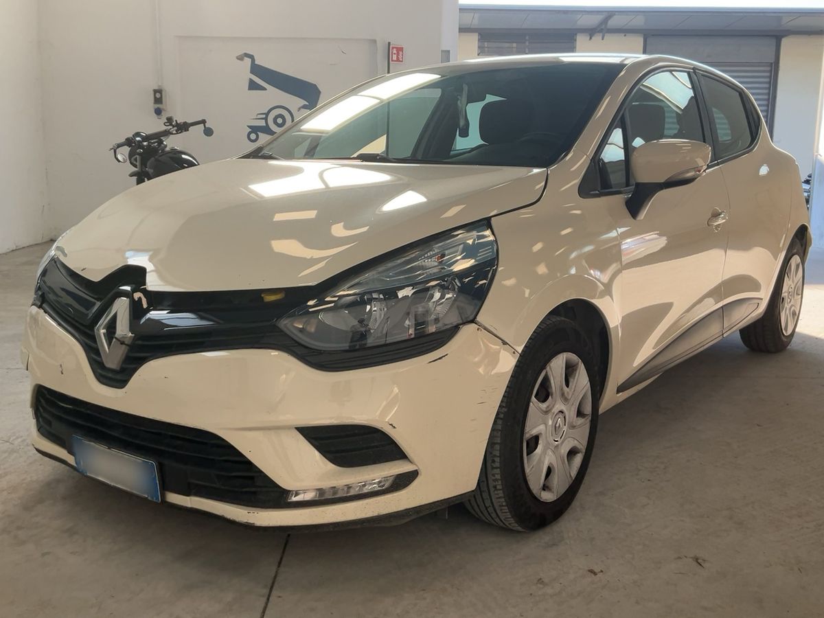 Renault Clio 2017 — photo 1