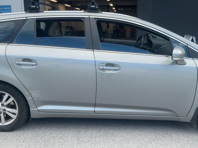 Toyota Avensis 1.8 Comfort 2009 – снимка 10