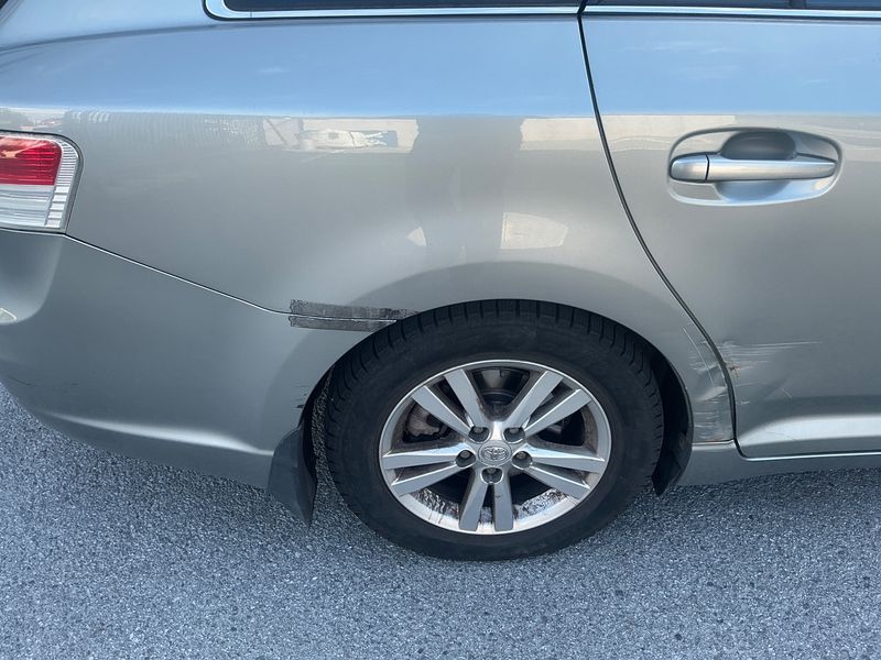 Toyota Avensis 1.8 Comfort 2009 – снимка 21