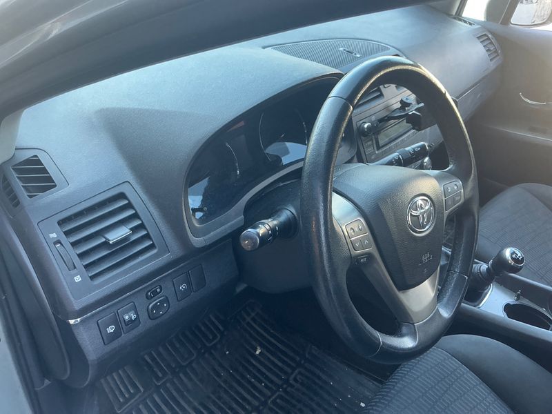 Toyota Avensis 1.8 Comfort 2009 – снимка 27