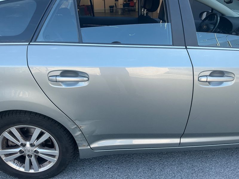 Toyota Avensis 1.8 Comfort 2009 – снимка 22