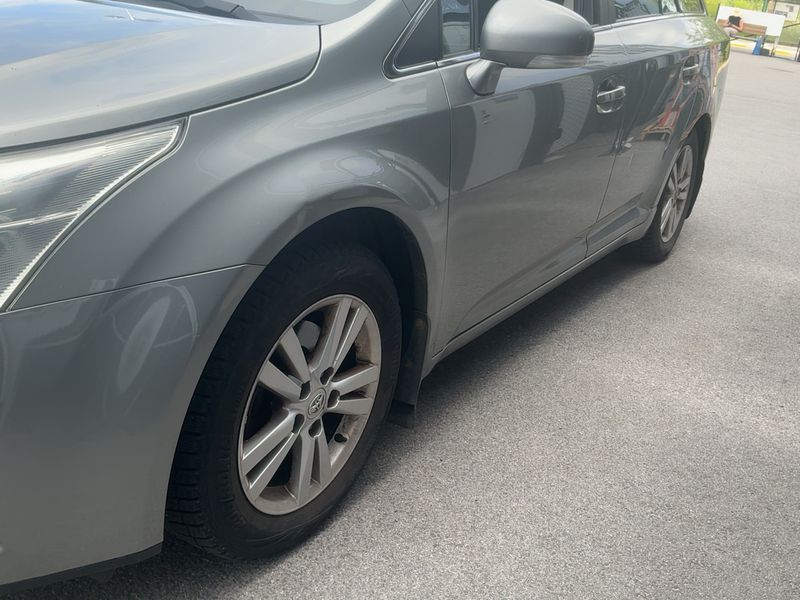 Toyota Avensis 1.8 Comfort 2009 – снимка 2