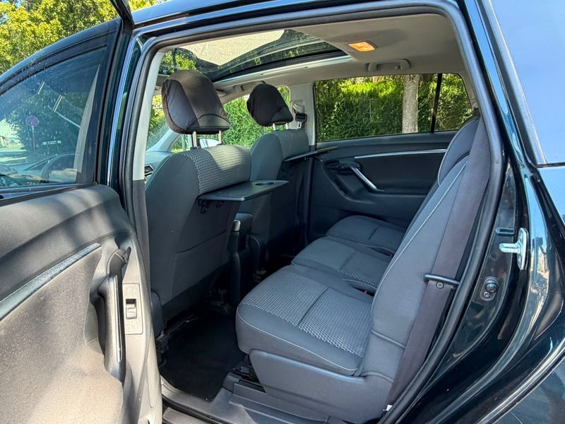 Toyota Verso 1.6 — zdjęcie 21