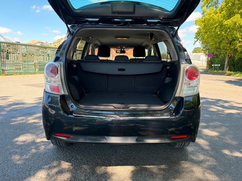 Toyota Verso 1.6 — zdjęcie 9