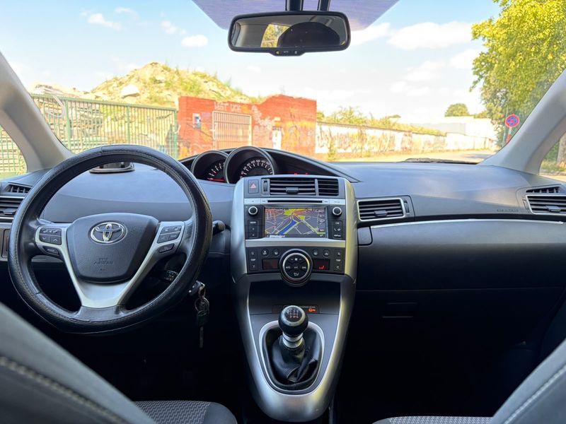 Toyota Verso 1.6 — zdjęcie 11