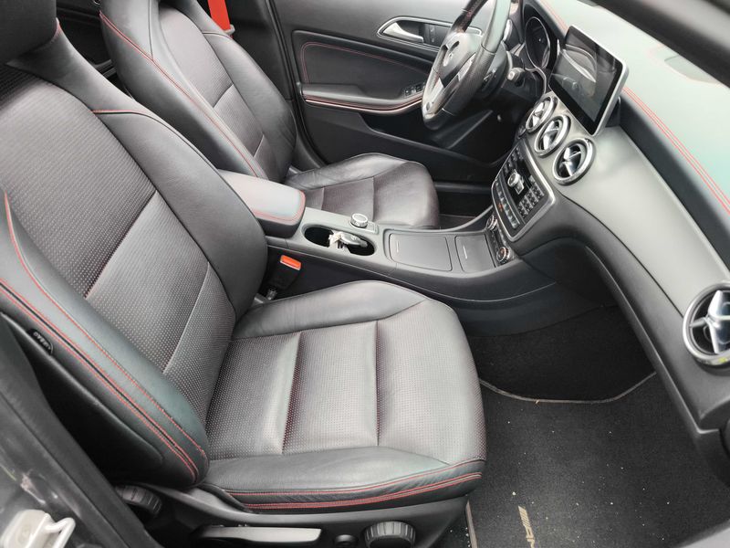 Mercedes-Benz GLA-Klasse GLA 220 d 4Matic AMG Line — zdjęcie 10