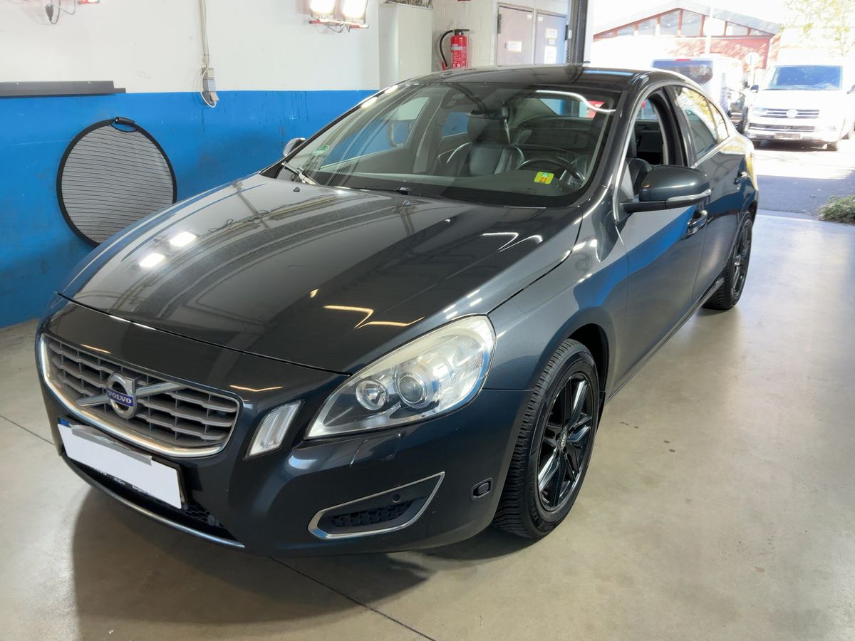 Volvo S60 2011 — photo 1