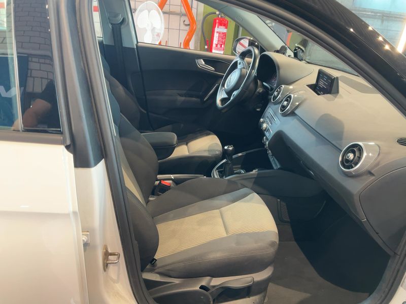 Audi A1 Sportback 1.0 TFSI Design — zdjęcie 11