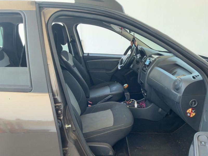 Dacia Duster 1.6 SCe LPG Black Shadow 4x2 2017 – снимка 16