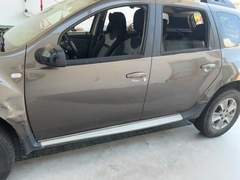 Dacia Duster 1.6 SCe LPG Black Shadow 4x2 2017 – снимка 4