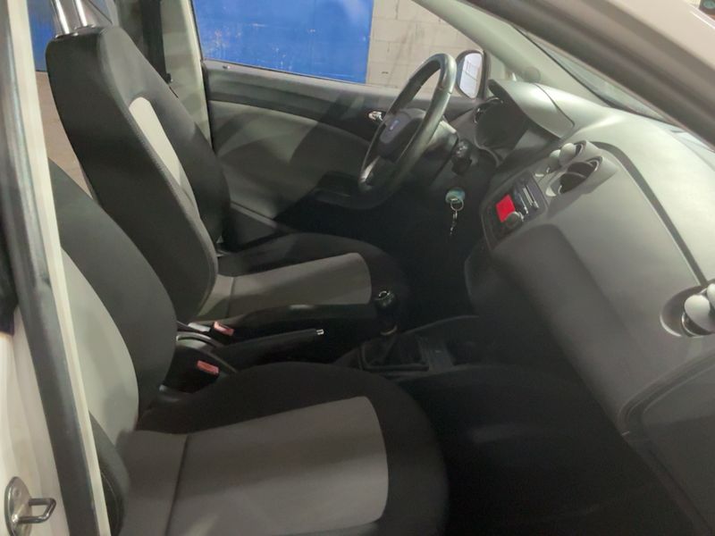 Seat Ibiza 1.6 TDI Stylance / Style — zdjęcie 11