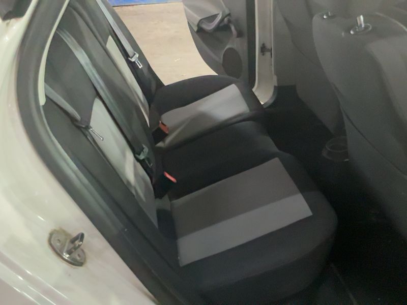 Seat Ibiza 1.6 TDI Stylance / Style — zdjęcie 14