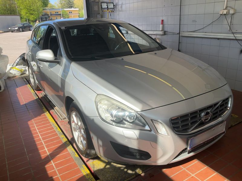 Volvo V60 1.6 T3 Kinetic — zdjęcie 8