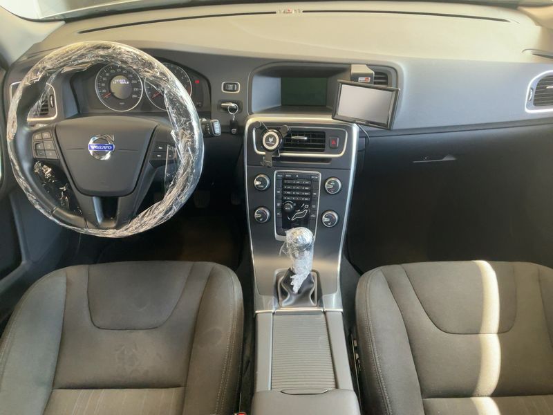 Volvo V60 1.6 T3 Kinetic — zdjęcie 12