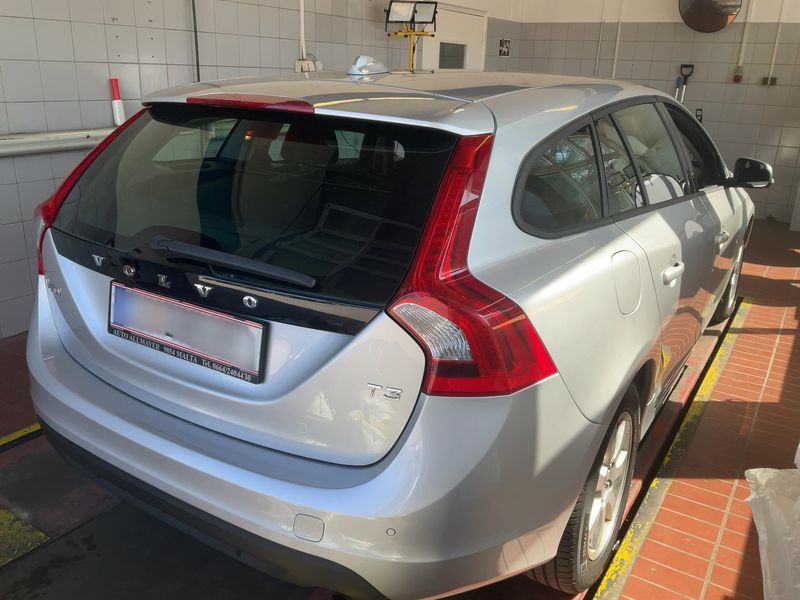 Volvo V60 1.6 T3 Kinetic — zdjęcie 6