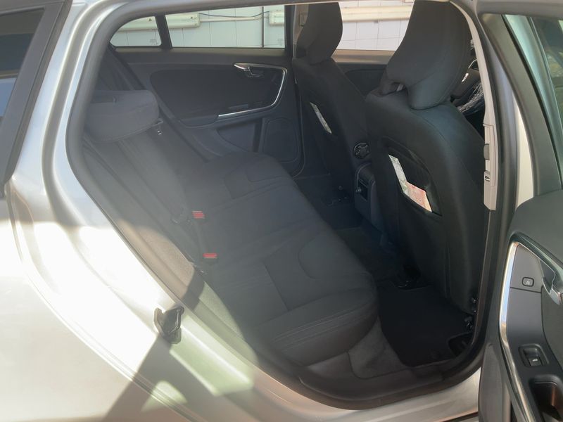 Volvo V60 1.6 T3 Kinetic — zdjęcie 14