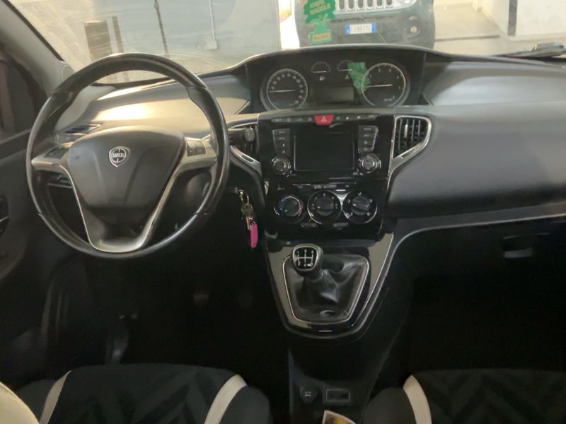 Lancia Ypsilon 1.3 JTD Gold — zdjęcie 12