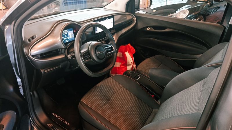 Fiat 500e Cabrio electric drive 87 kW Icon — zdjęcie 12