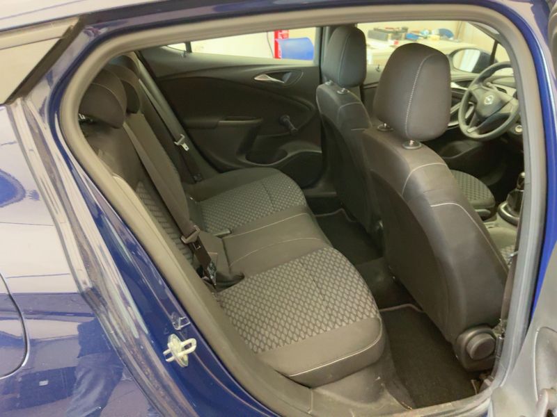 Opel Astra 1.4 Selection — zdjęcie 14