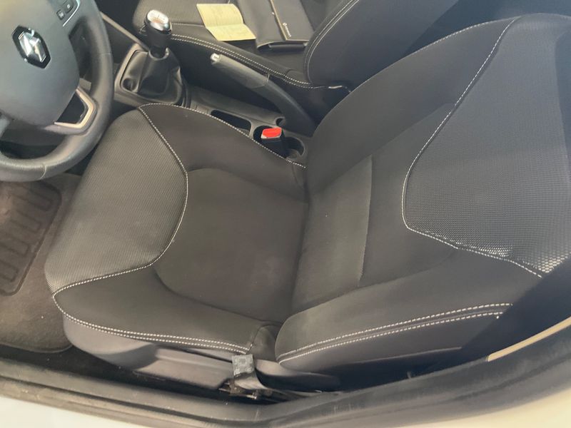 Renault Clio 1.2 Life 2017 – снимка 38