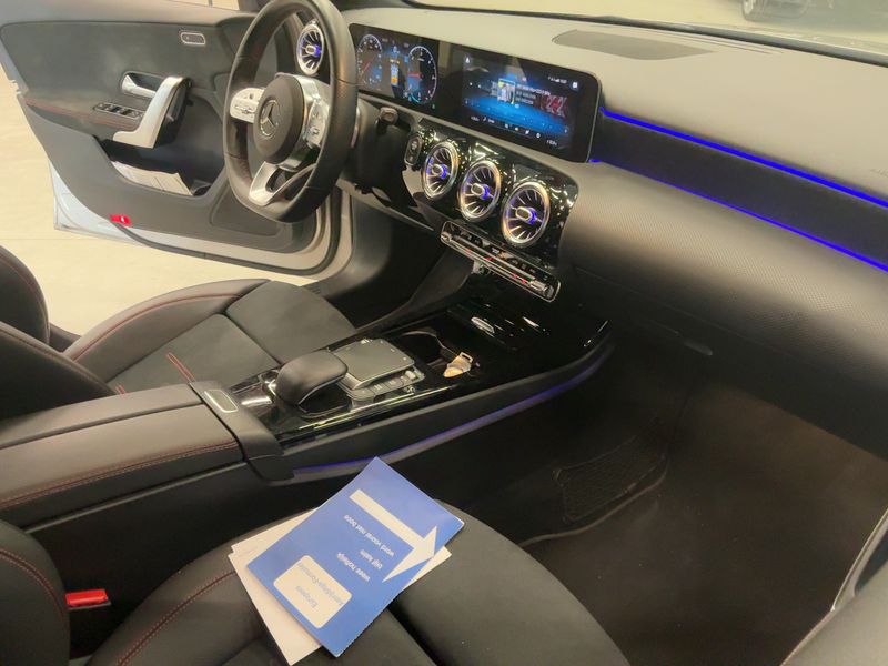 Mercedes-Benz A-Klasse A 200 d AMG Line — zdjęcie 11
