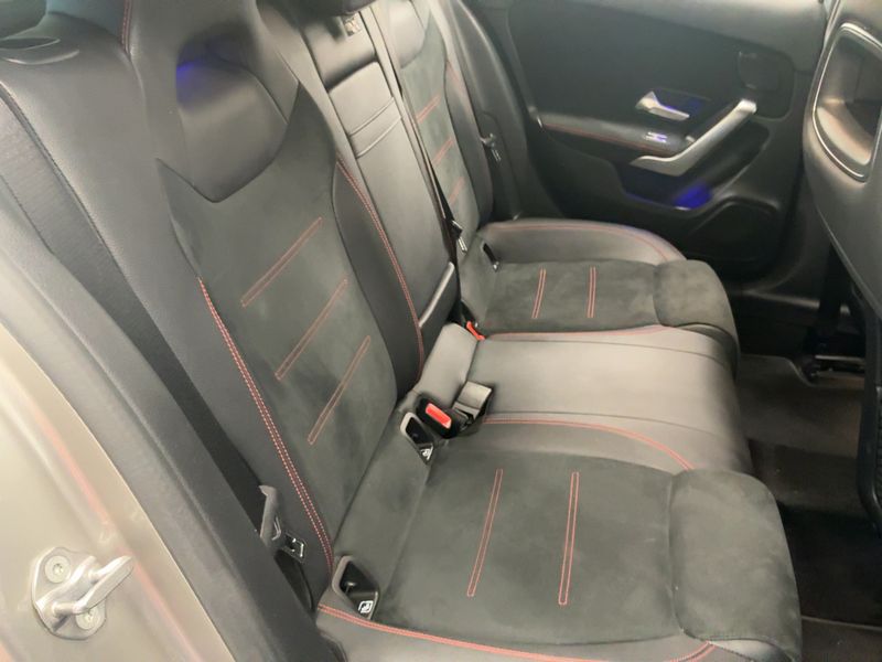 Mercedes-Benz A-Klasse A 200 d AMG Line — zdjęcie 14