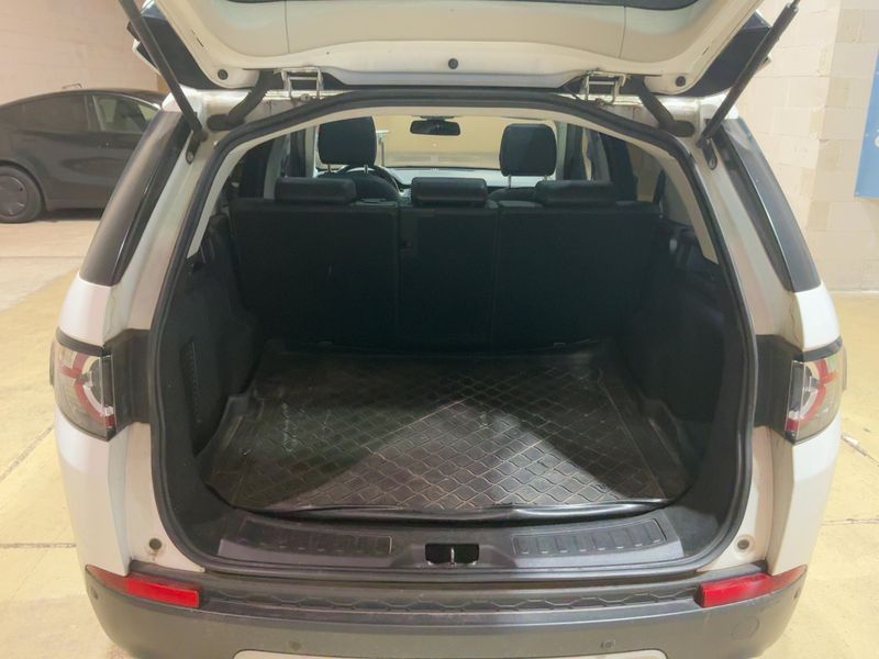 Land Rover Discovery Sport 2.0 Td4 HSE — zdjęcie 10