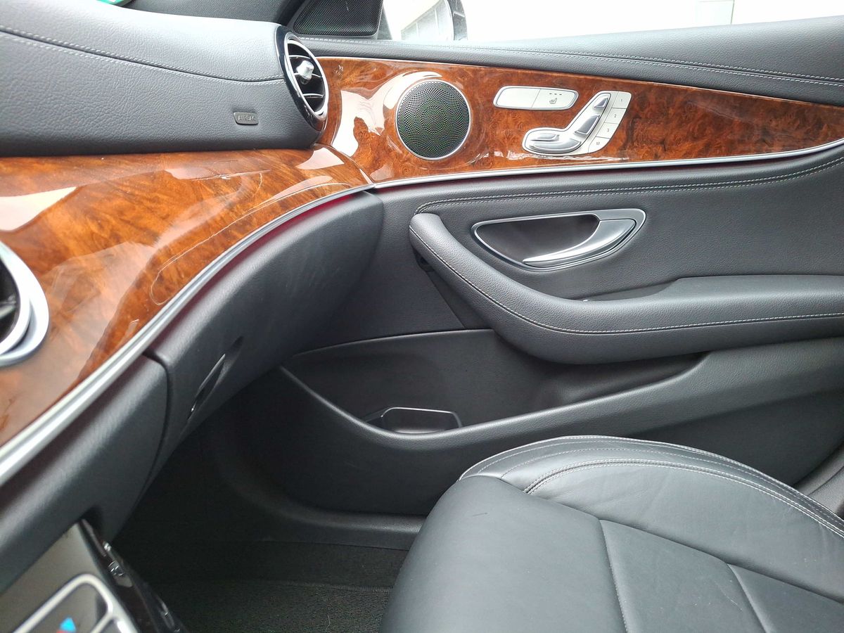Mercedes-Benz E-Klasse 2019 — photo 38