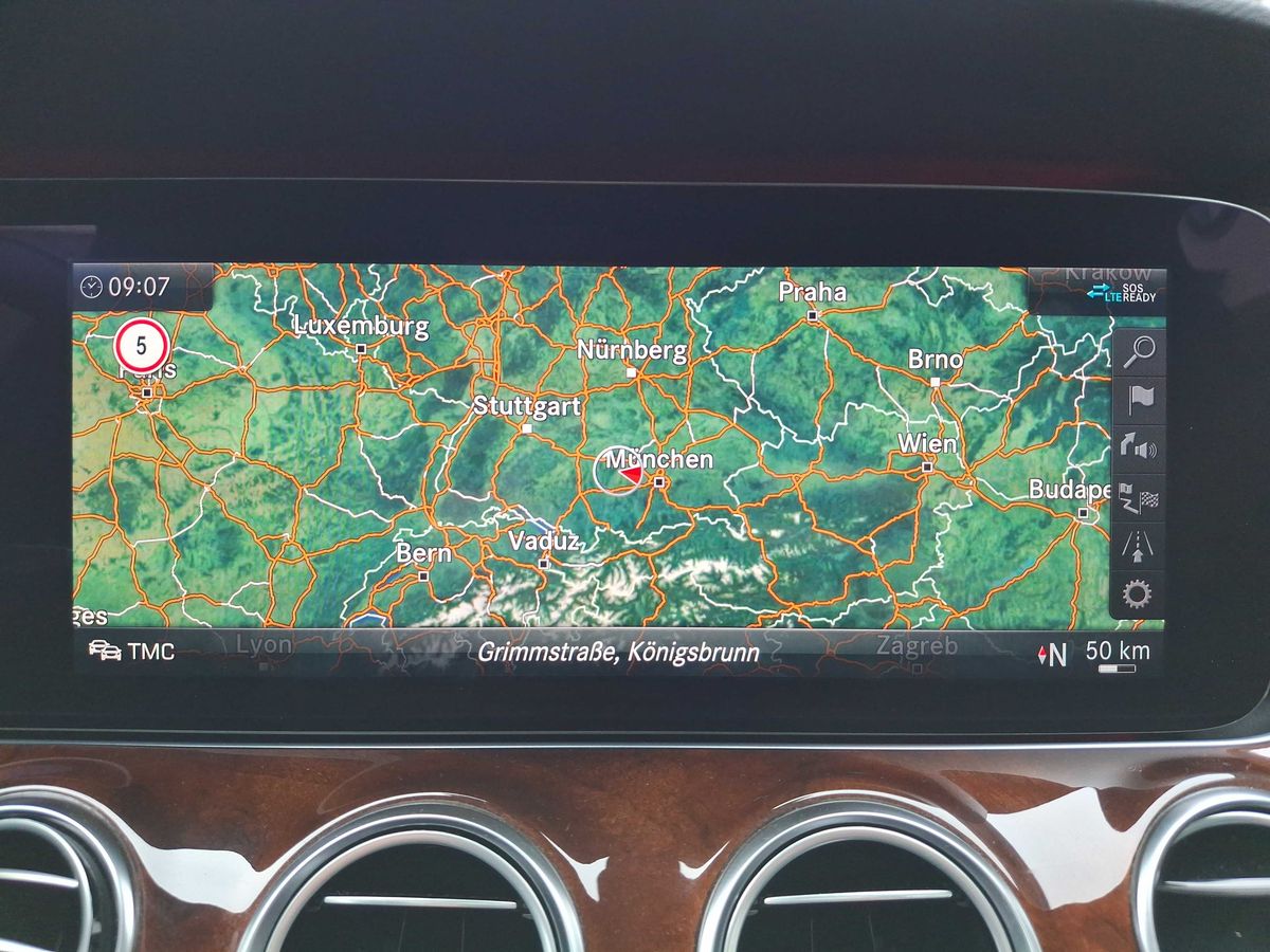 Mercedes-Benz E-Klasse 2019 — photo 14