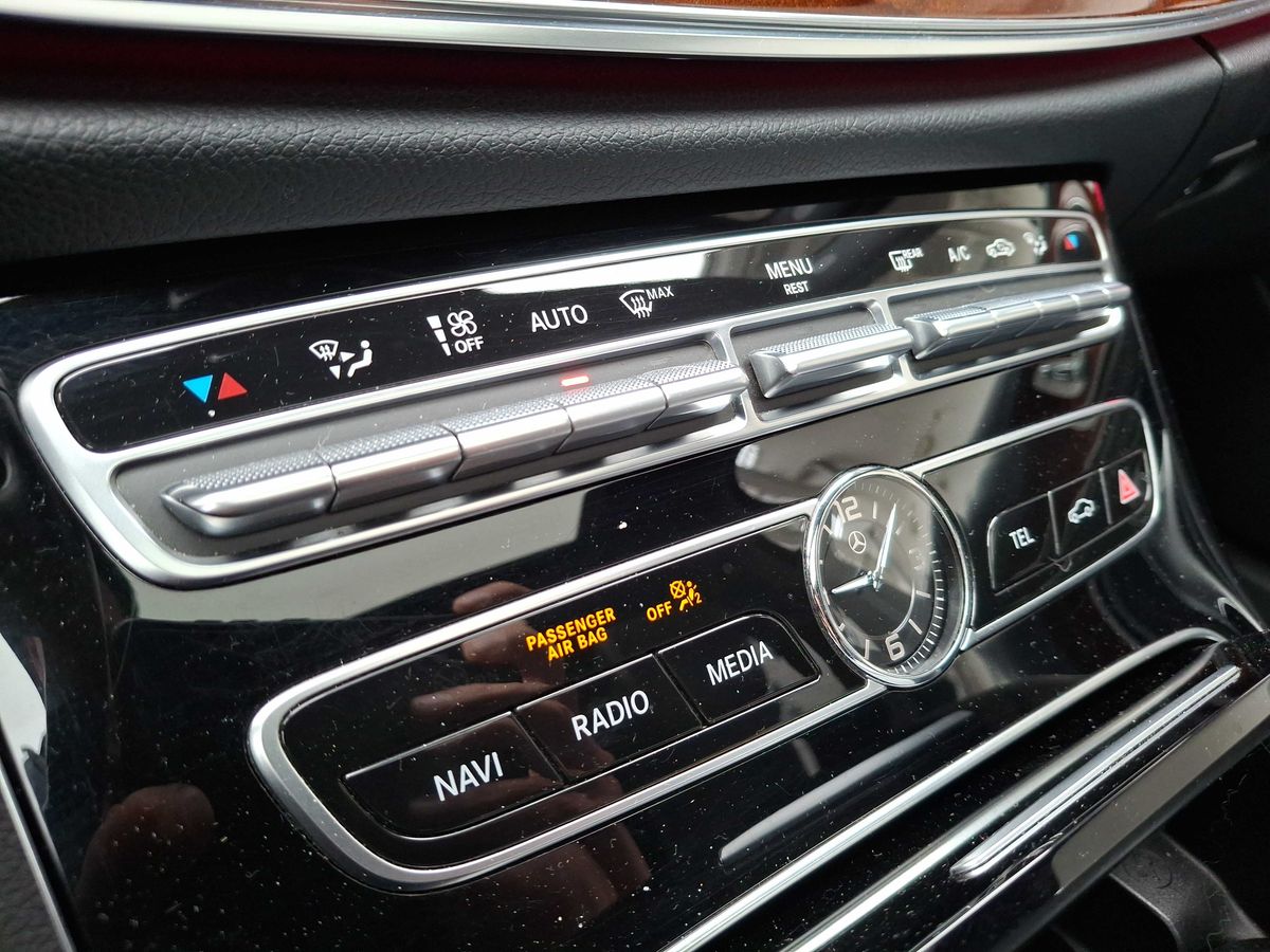 Mercedes-Benz E-Klasse 2019 — photo 33