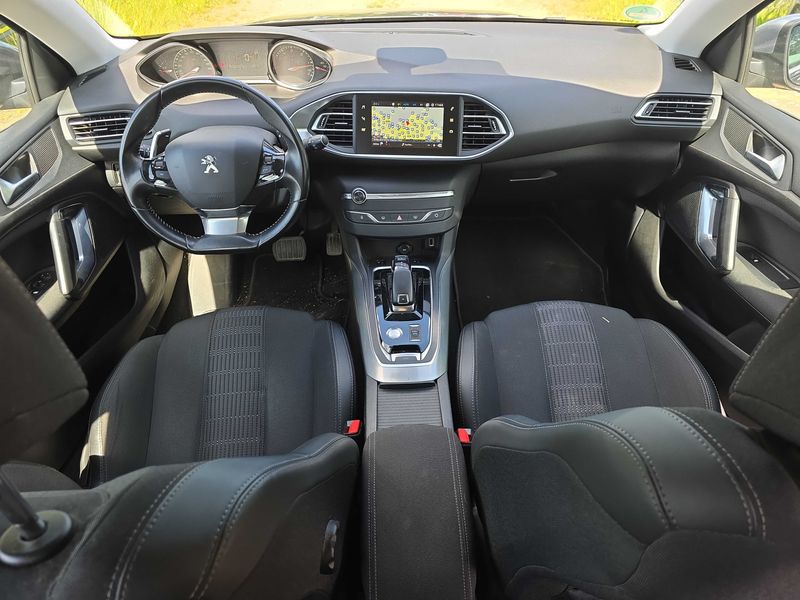 Peugeot 308 1.5 Blue-HDi Allure — zdjęcie 11