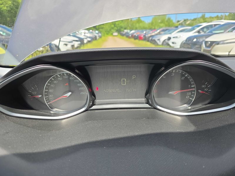 Peugeot 308 1.5 Blue-HDi Allure — zdjęcie 12