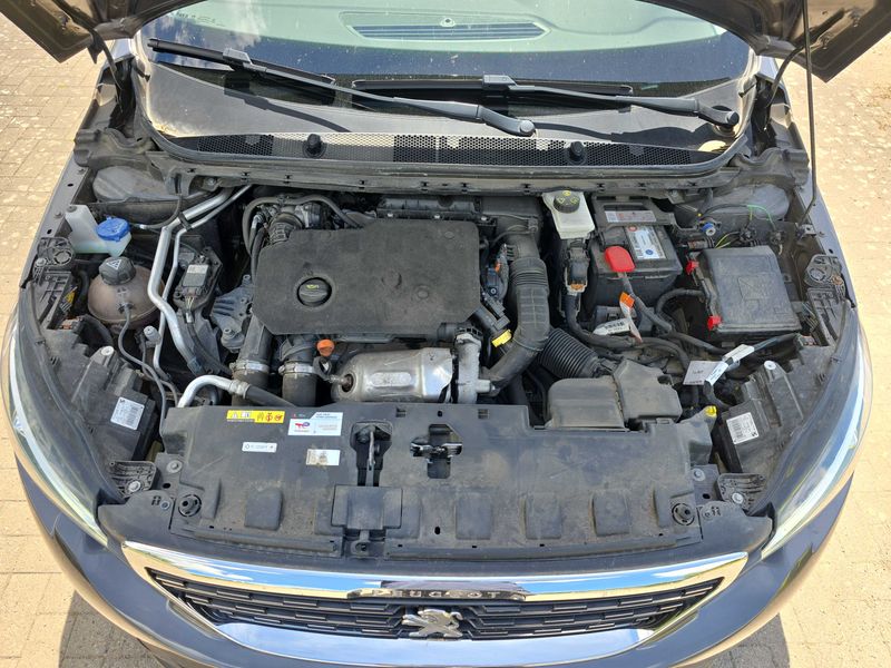 Peugeot 308 1.5 Blue-HDi Allure — zdjęcie 8