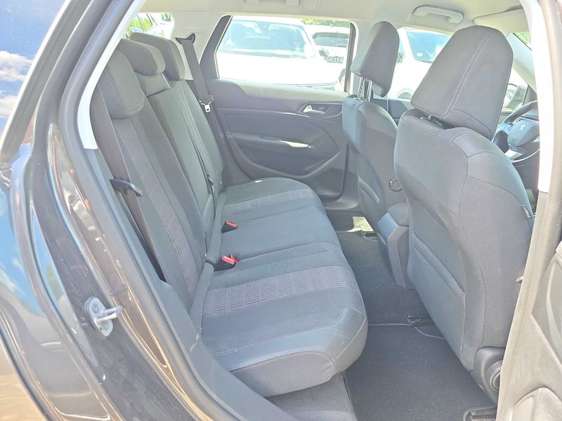 Peugeot 308 1.5 Blue-HDi Allure — zdjęcie 14