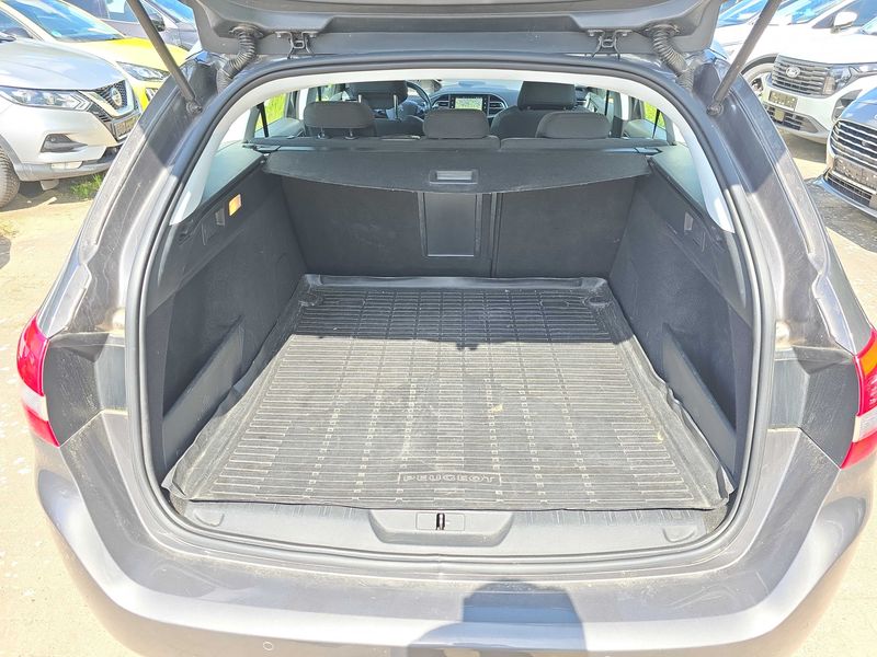 Peugeot 308 1.5 Blue-HDi Allure — zdjęcie 9