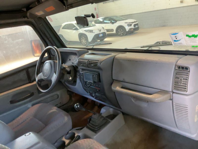 Jeep Wrangler 2.5 Sport — zdjęcie 12