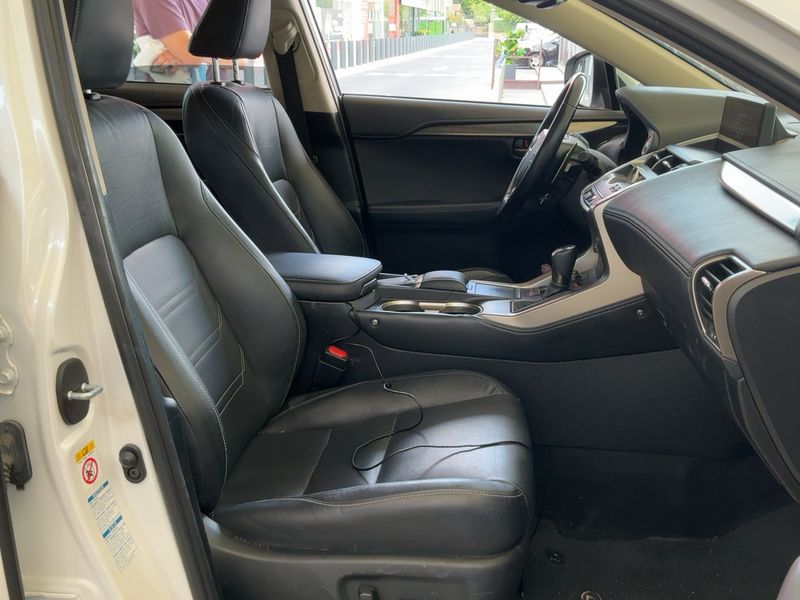 Lexus NX-Serie NX 300h E-Four Executive Line — zdjęcie 11