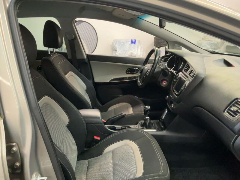 Kia cee'd 1.6 GDI Vision 2014 – снимка 17