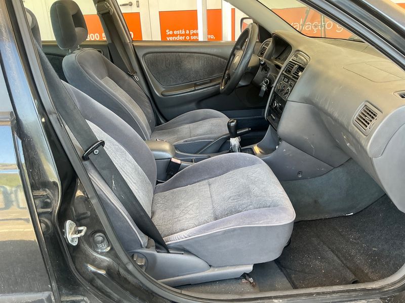 Toyota Avensis 1.6 — zdjęcie 3