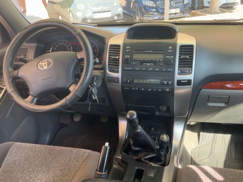 Toyota Land Cruiser 3.0 D-4D VX — zdjęcie 12