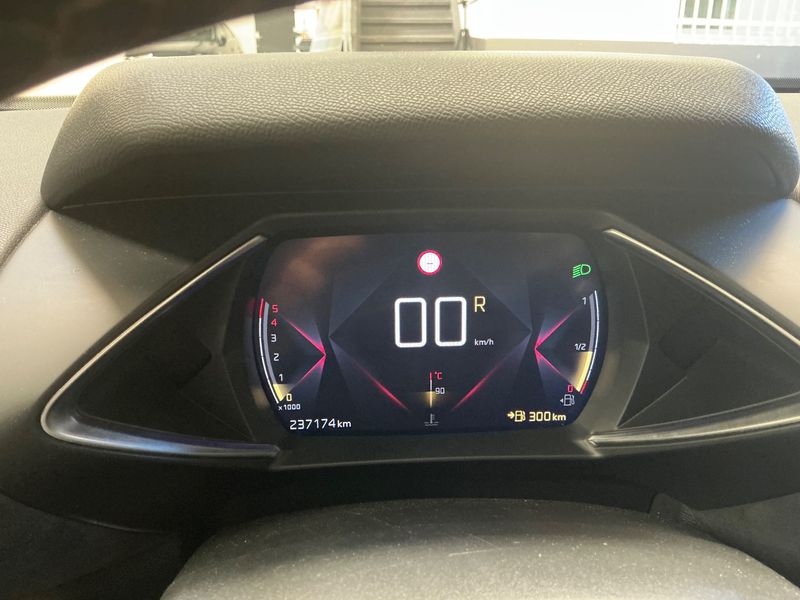DS Automobiles DS3 Crossback 1.5 Blue-HDi Performance Line — zdjęcie 13