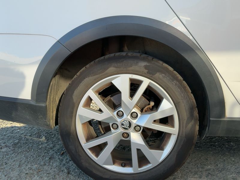Skoda Octavia 2.0 TDI Scout 4x4 2015 – снимка 9