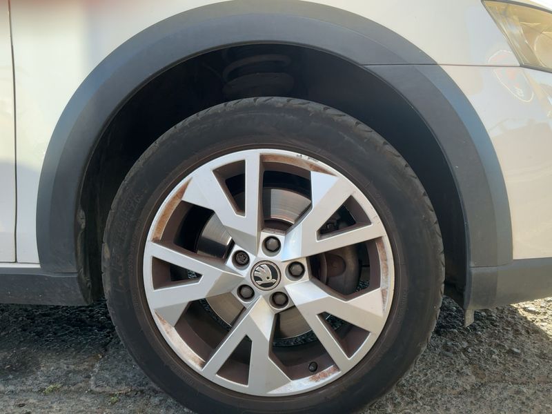 Skoda Octavia 2.0 TDI Scout 4x4 2015 – снимка 11