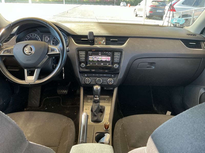 Skoda Octavia 2.0 TDI Scout 4x4 2015 – снимка 17
