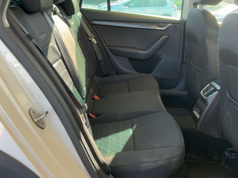Skoda Octavia 2.0 TDI Scout 4x4 2015 – снимка 19