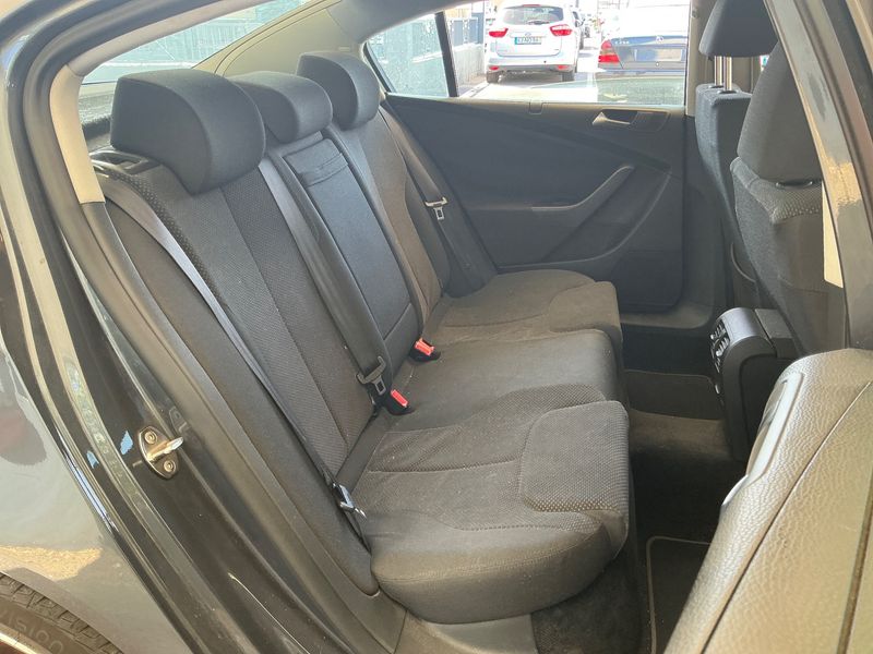 Volkswagen Passat 1.6 TDI Comfortline BlueMotion Tech 2010 – снимка 19