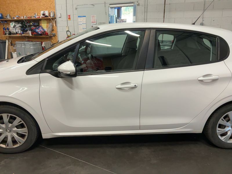 Peugeot 208 1.2 e-VTi Active 2017 – снимка 4