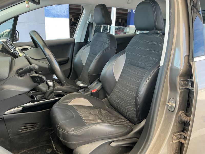 Peugeot 2008 1.6 Blue-HDi Allure 2015 – снимка 23
